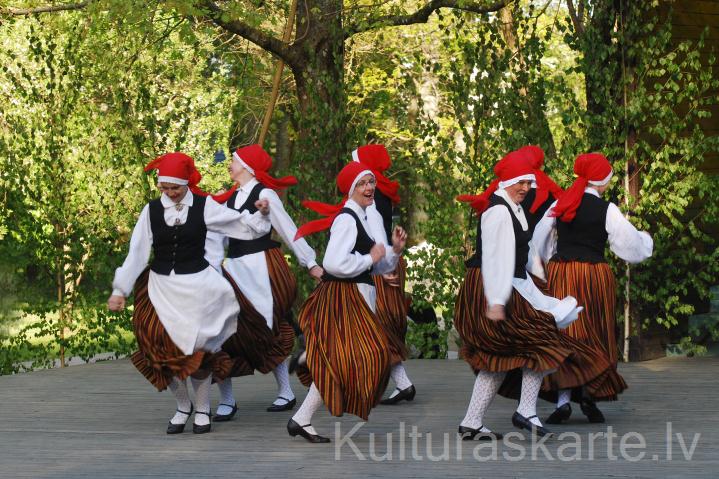 Dejas un mūzikas svētki